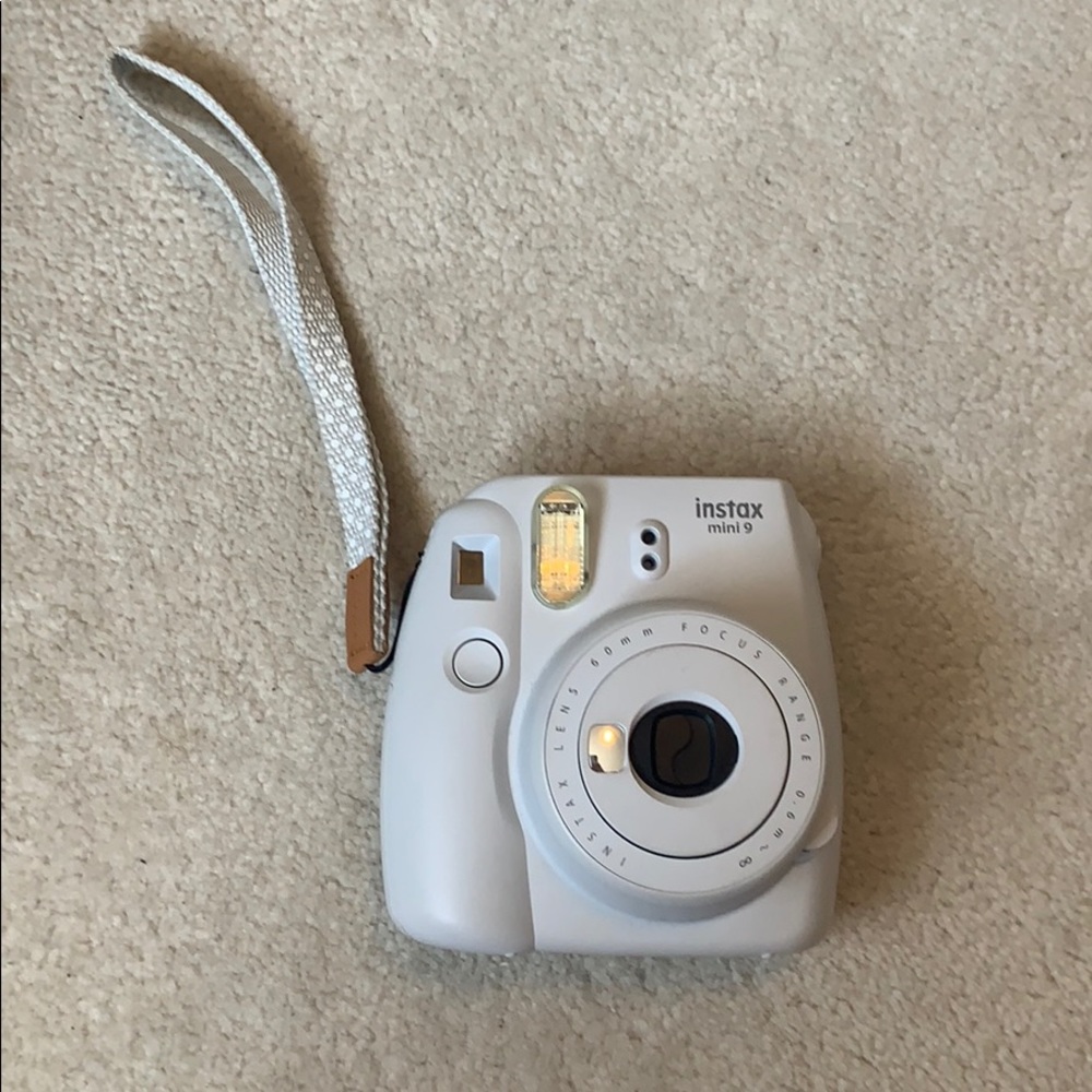 Polaroid camera- fujifilm instax mini 9